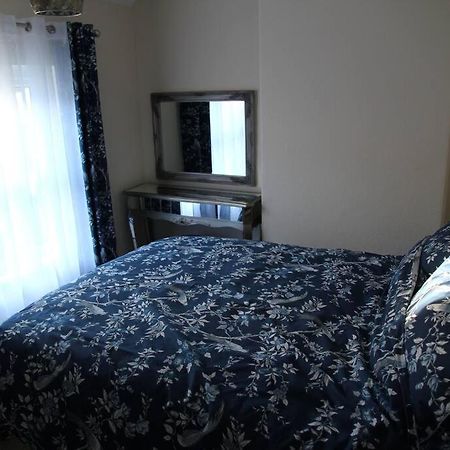 Charming Mid Terrace Cottage Конуи Екстериор снимка