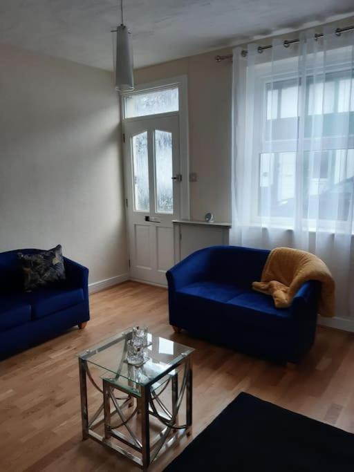 Charming Mid Terrace Cottage Конуи Екстериор снимка